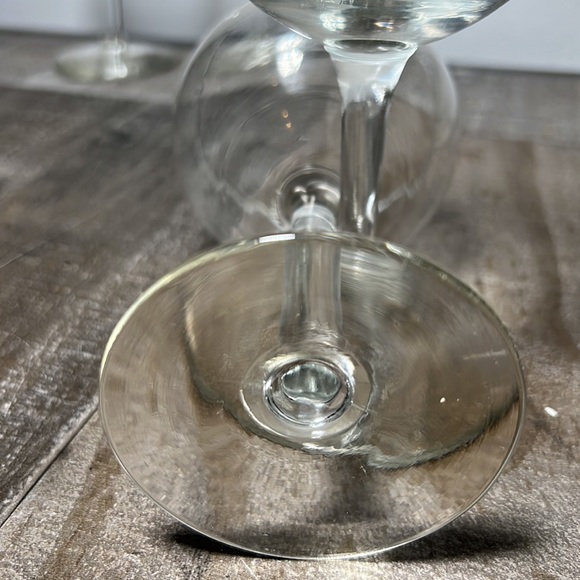 Round Clear Wine Glasses Stemware Set of Four - Picture 5 of 5